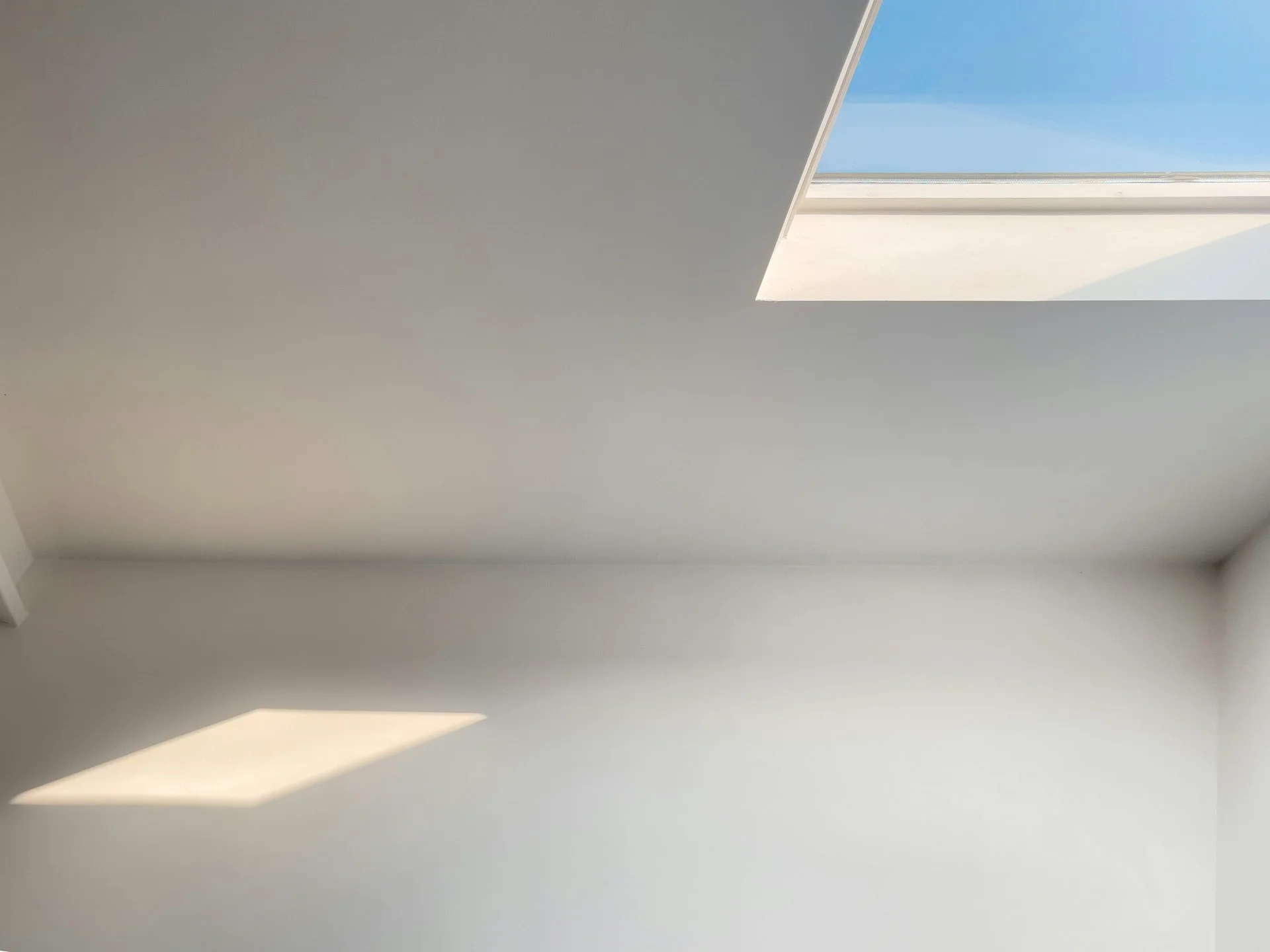 Best Blinds for Skylights: Motorized and Manual Options